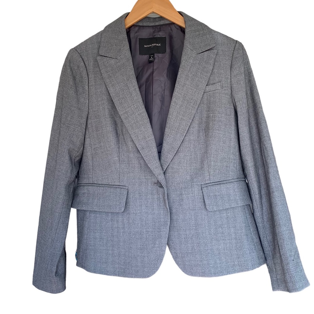 Banana Republic Women's Grey Blazer Size 8  Petite